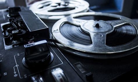 How to Keep Original Audio on Reels with Music: Exploring the Art of Balancing Soundtracks and Authentic Sounds